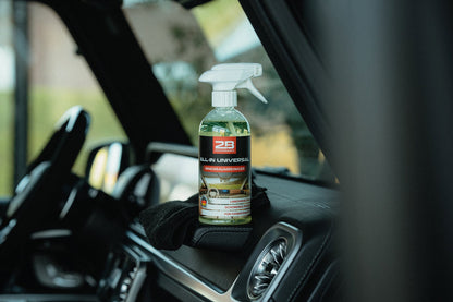 2B Performance All-In Universal Innenraumreiniger 500 ml – auf der Mittelkonsole