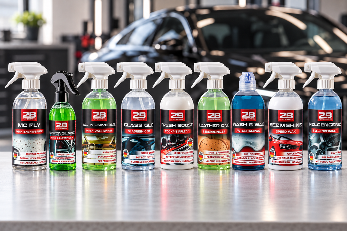 Alle neun 2B Performance Autopflegeprodukte gemeinsam vor einem Fahrzeug
