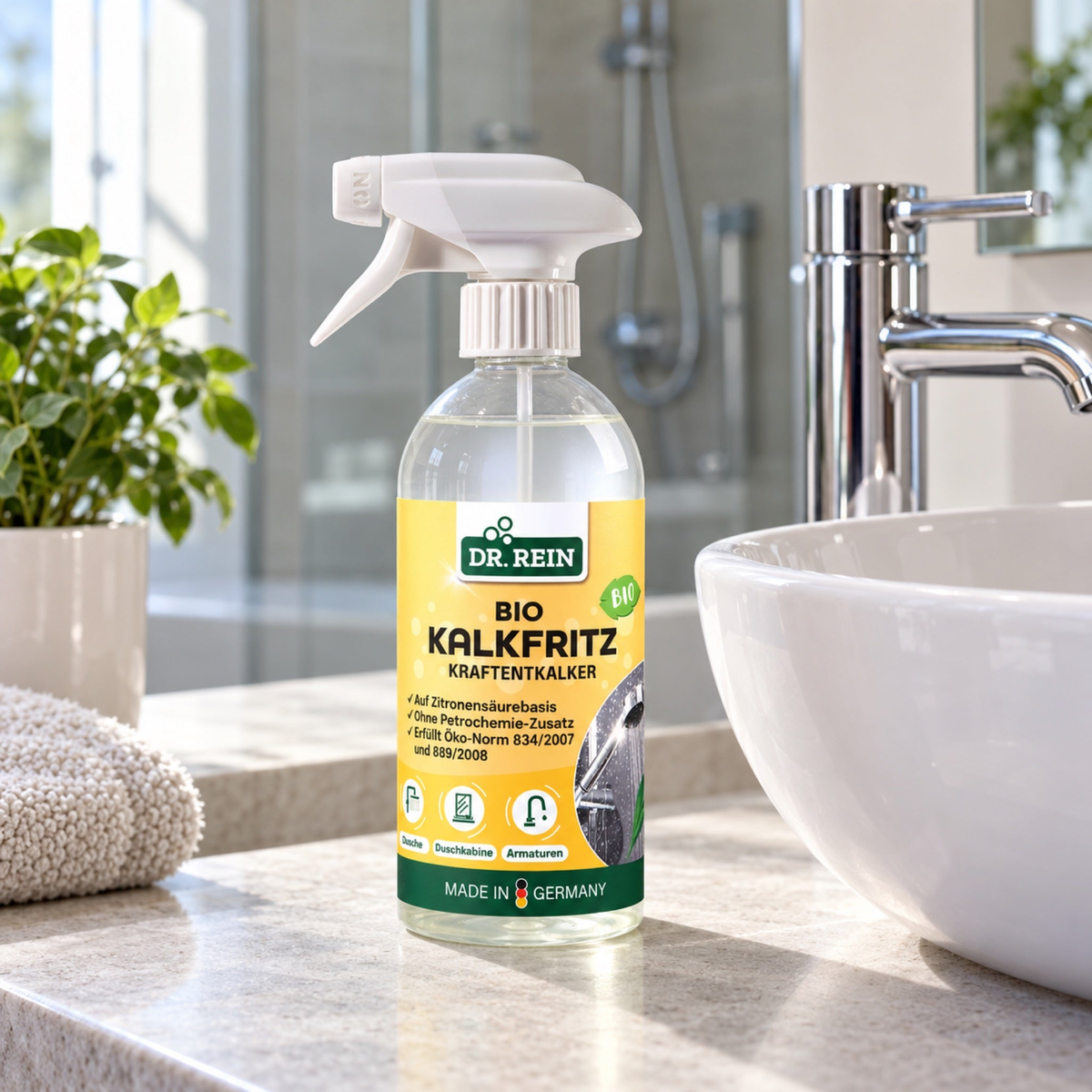 Dr. Rein Kalkfritz BIO Zitronen Kraftentkalker 500 ml neben einer Badarmatur – KI-generierte Produktszene
